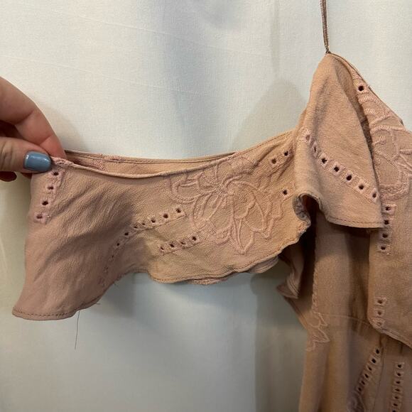 ASTR the Label Pink Floral Eyelet Strapless Flutter Sleeve Mini Dress Small - Picture 4 of 8